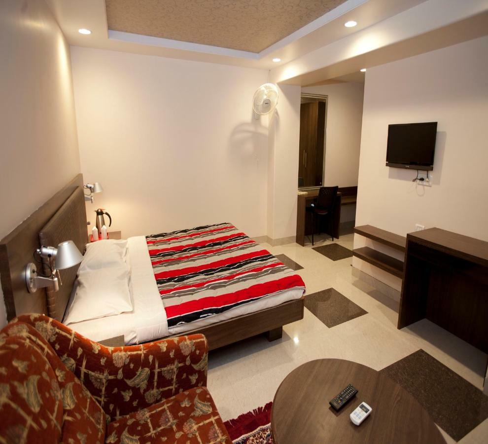 Usha Ascot Hotel Matheran Exterior foto