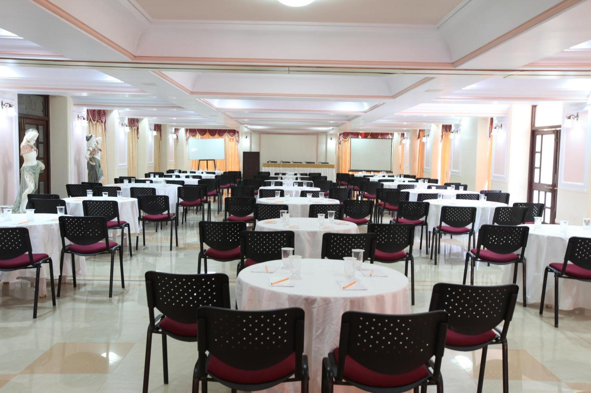 Usha Ascot Hotel Matheran Exterior foto