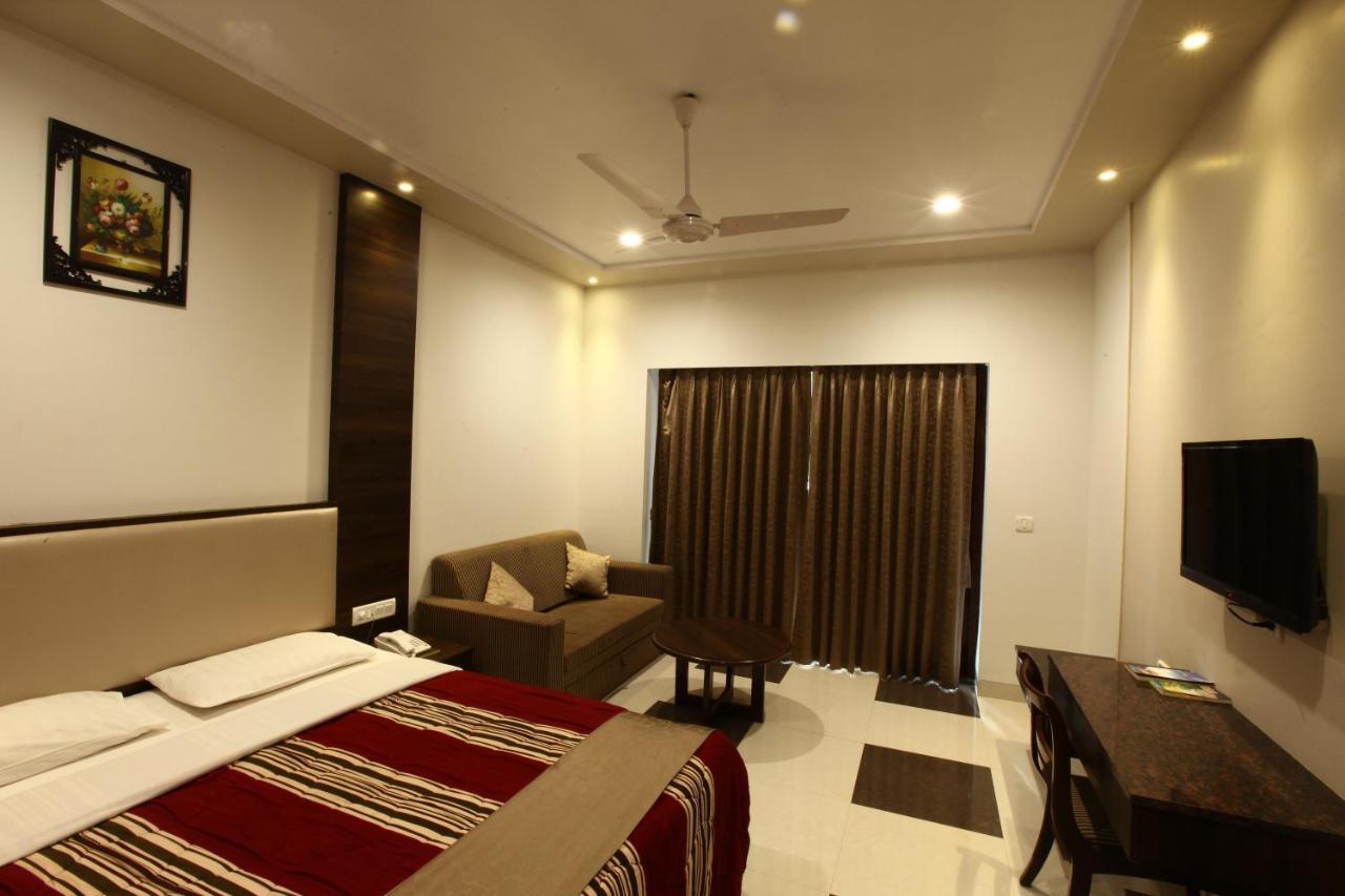 Usha Ascot Hotel Matheran Exterior foto