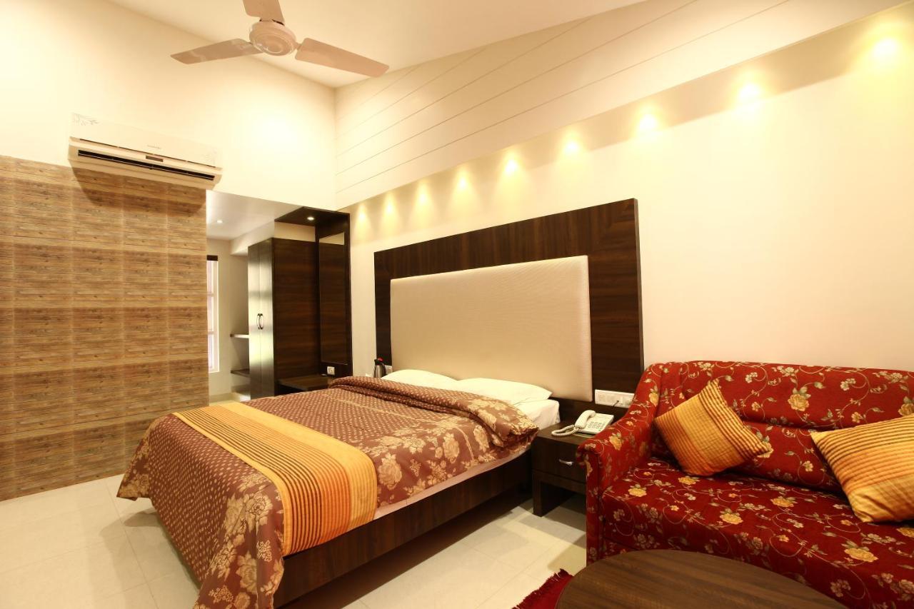 Usha Ascot Hotel Matheran Exterior foto